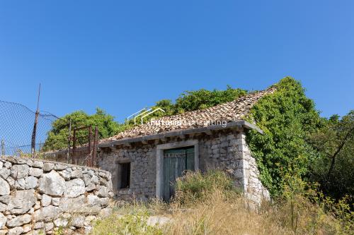 Old stone house for renovation in Trpanj 2